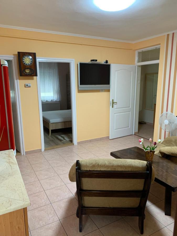 Eoetvoes Vendeghaz Villa ไฮจ์ดุสโซบอสโล ภายนอก รูปภาพ